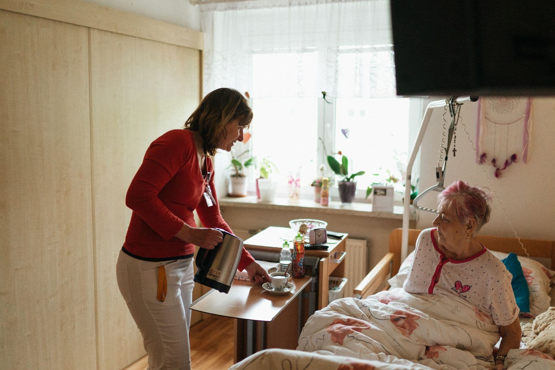 Cum să întrebi seniorul despre starea de sănătate în germană – ghid practic