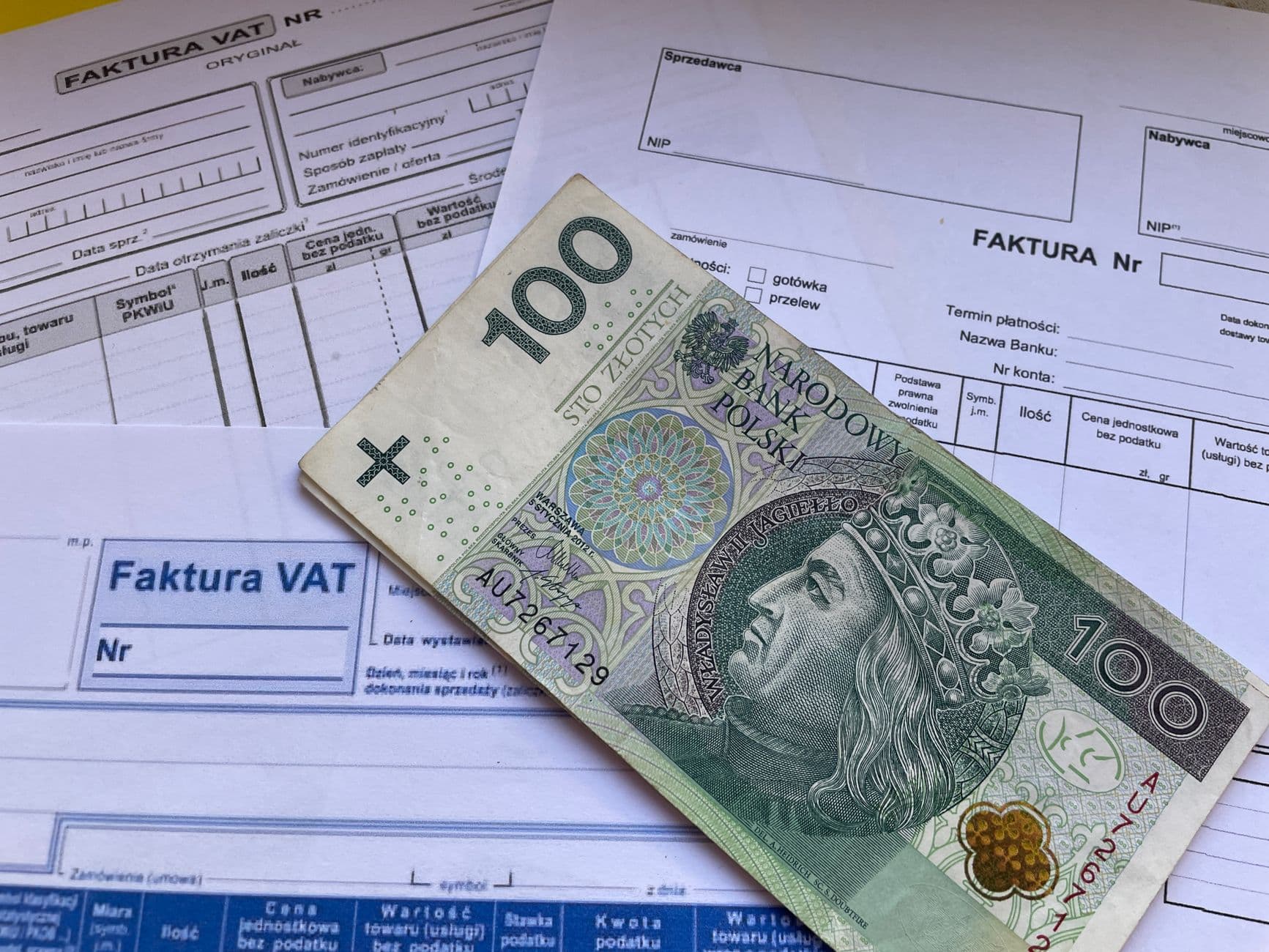 Taxele îngrijitoarei — trebuie să te raportezi fiscal în Polonia?